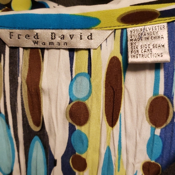 Short sleeve button down blouse - Picture 3 of 3